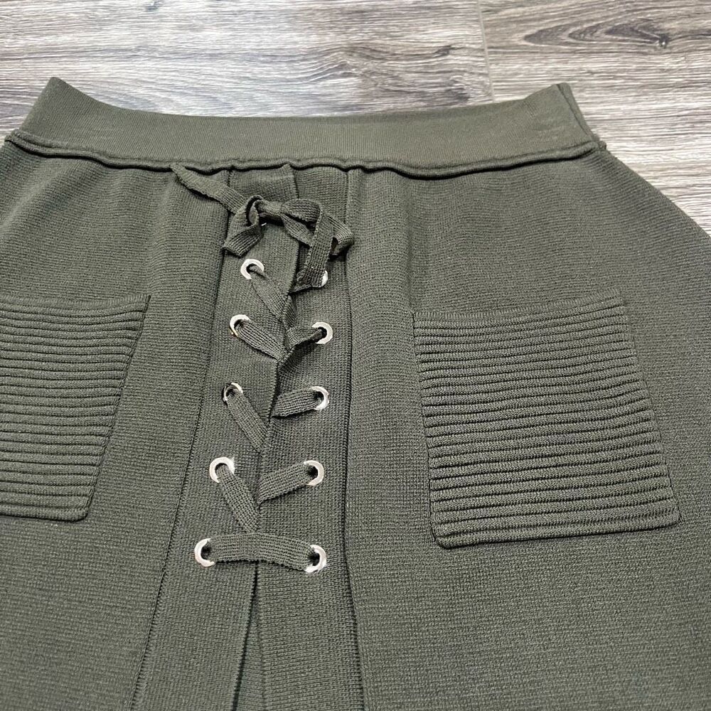 Few Moda Green Knit Skirt with pockets - Picture 2 of 4